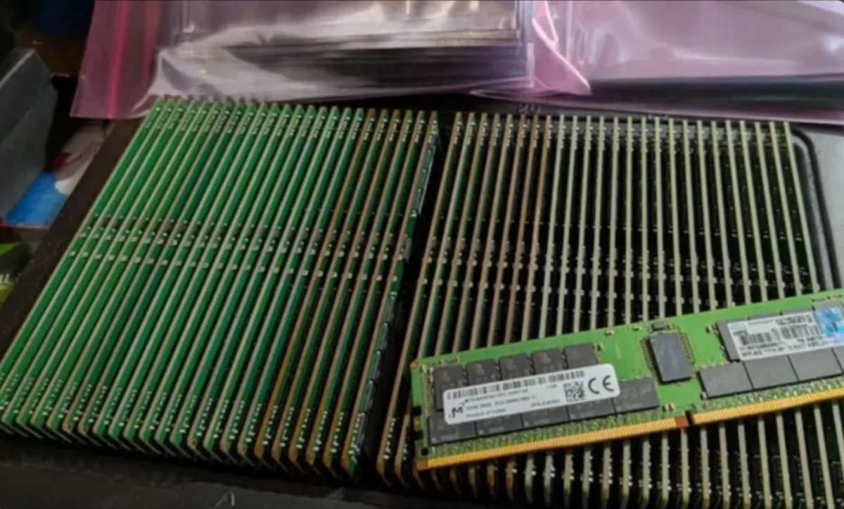 72 thanh RAM suýt bị vứt vào thùng rác, nay có giá hơn nửa tỷ đồng