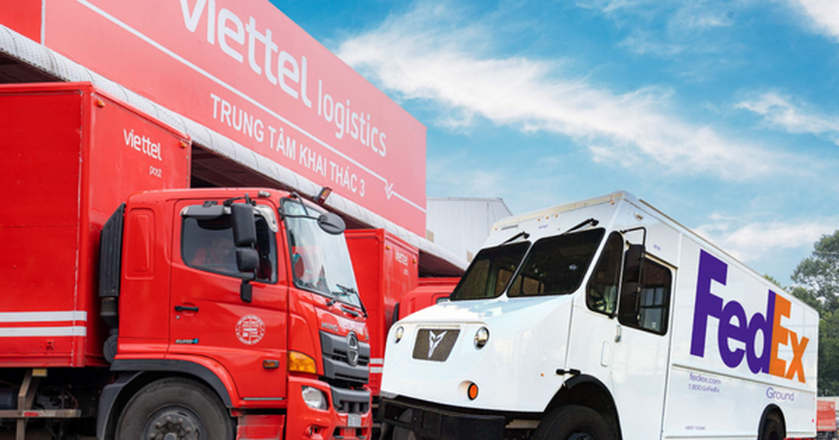 Thấy gì sau cái bắt tay của Viettel Post với “g...