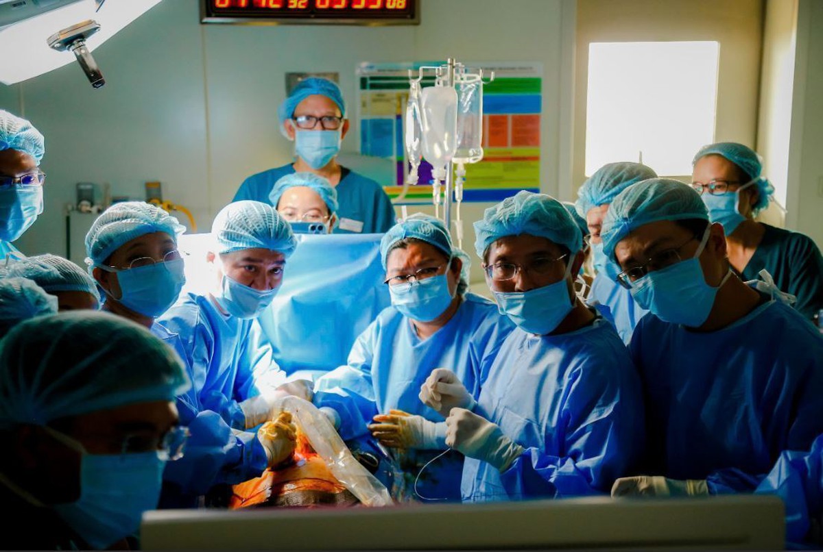 Kỳ tích y học: Bệnh viện hàng đầu Singapore gửi bệnh nhân sang Việt Nam để "tìm sự sống"