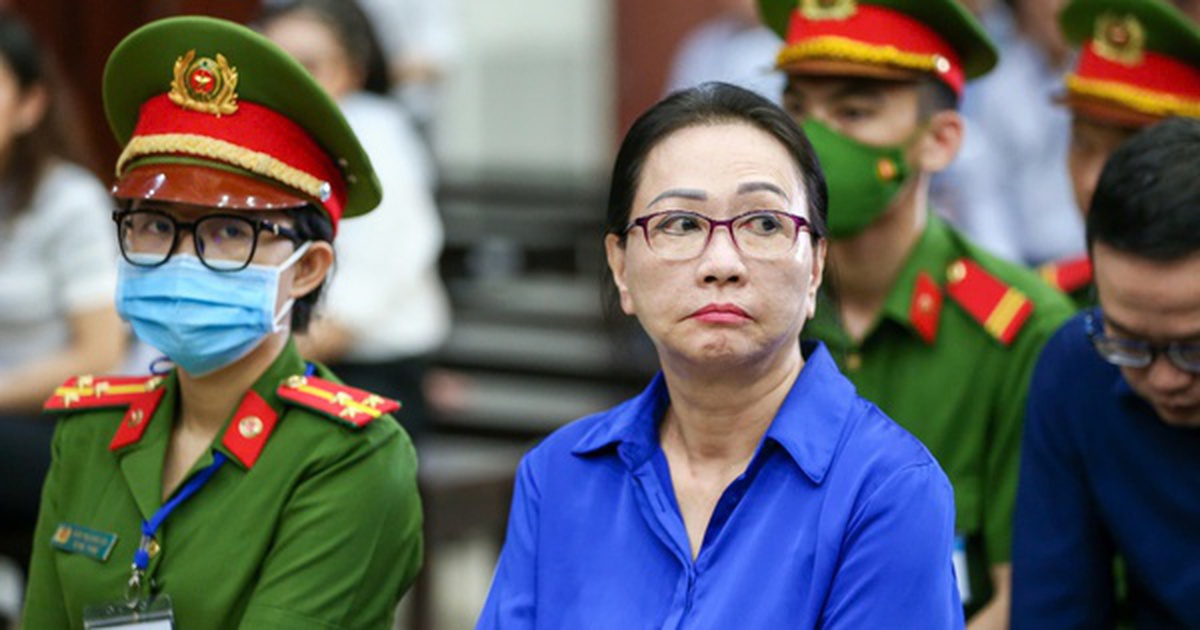 Đấu giá 3 xe sang vụ Vạn Thịnh Phát: Maybach biển "VIP" có giá khởi điểm cao nhất