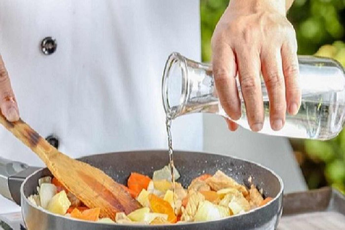 Lời khuyên đến các gia đình sử dụng giấm trắng trong nấu ăn