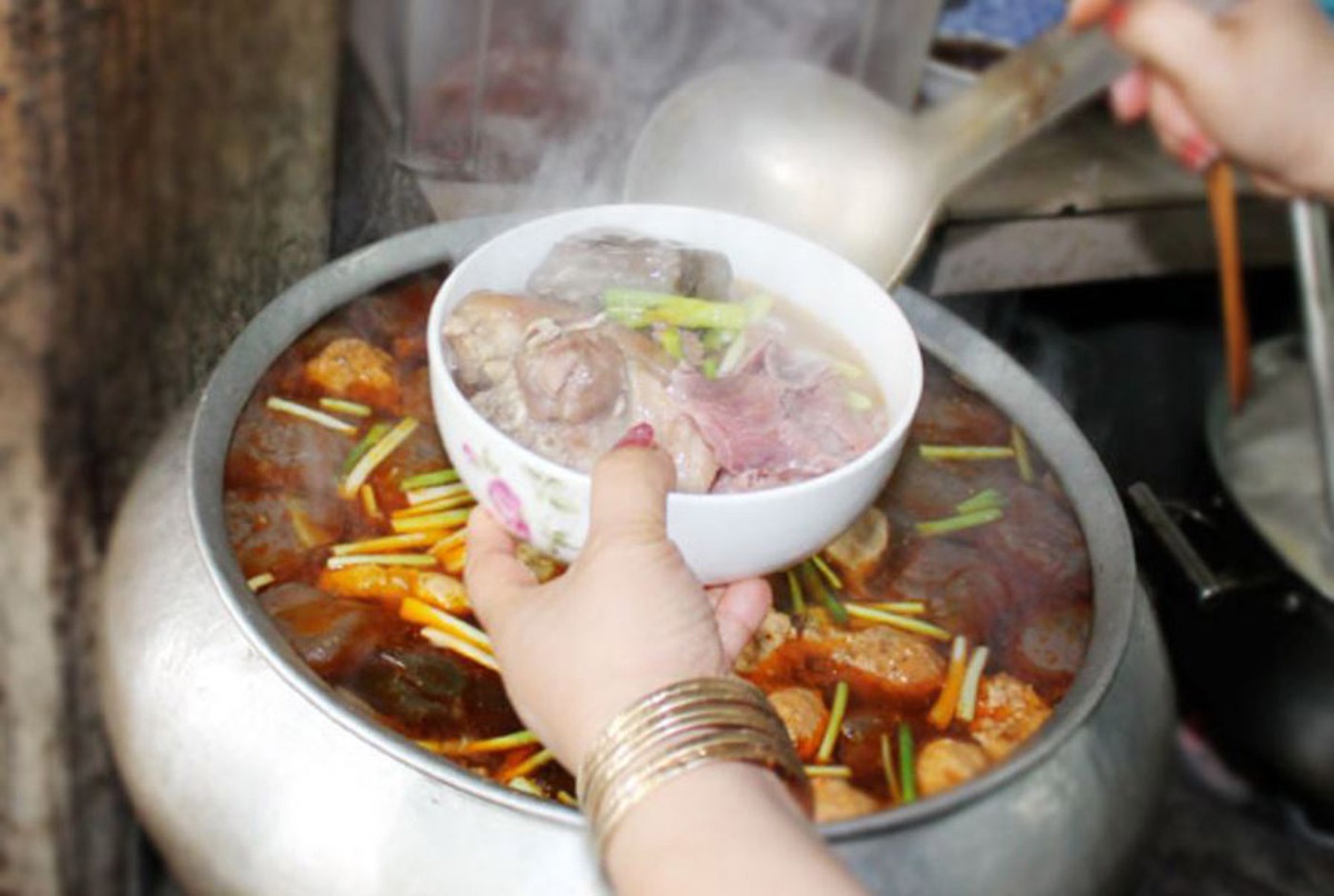 Đeo đồng hồ, trang sức khi chế biến thực phẩm kinh doanh có thể bị phạt 4 triệu