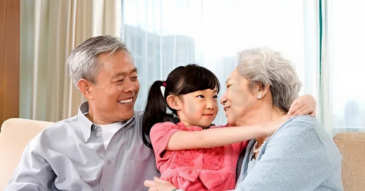 Cha mẹ muốn về già an yên, nhất định phải giữ 2 "lá bài" hộ thân này!