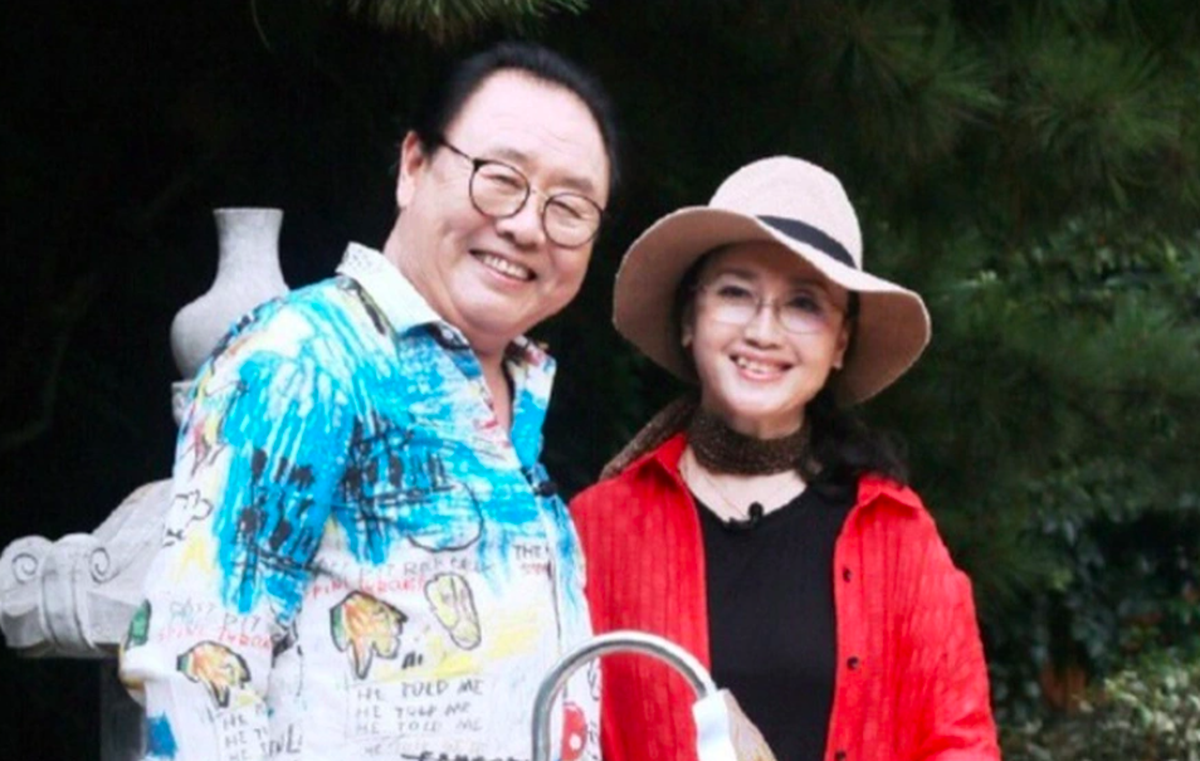 "Trư Bát Giới" Mã Đức Hoa: Viết 300 thư tay, tặng vợ nhẫn kim cương ở sân bay