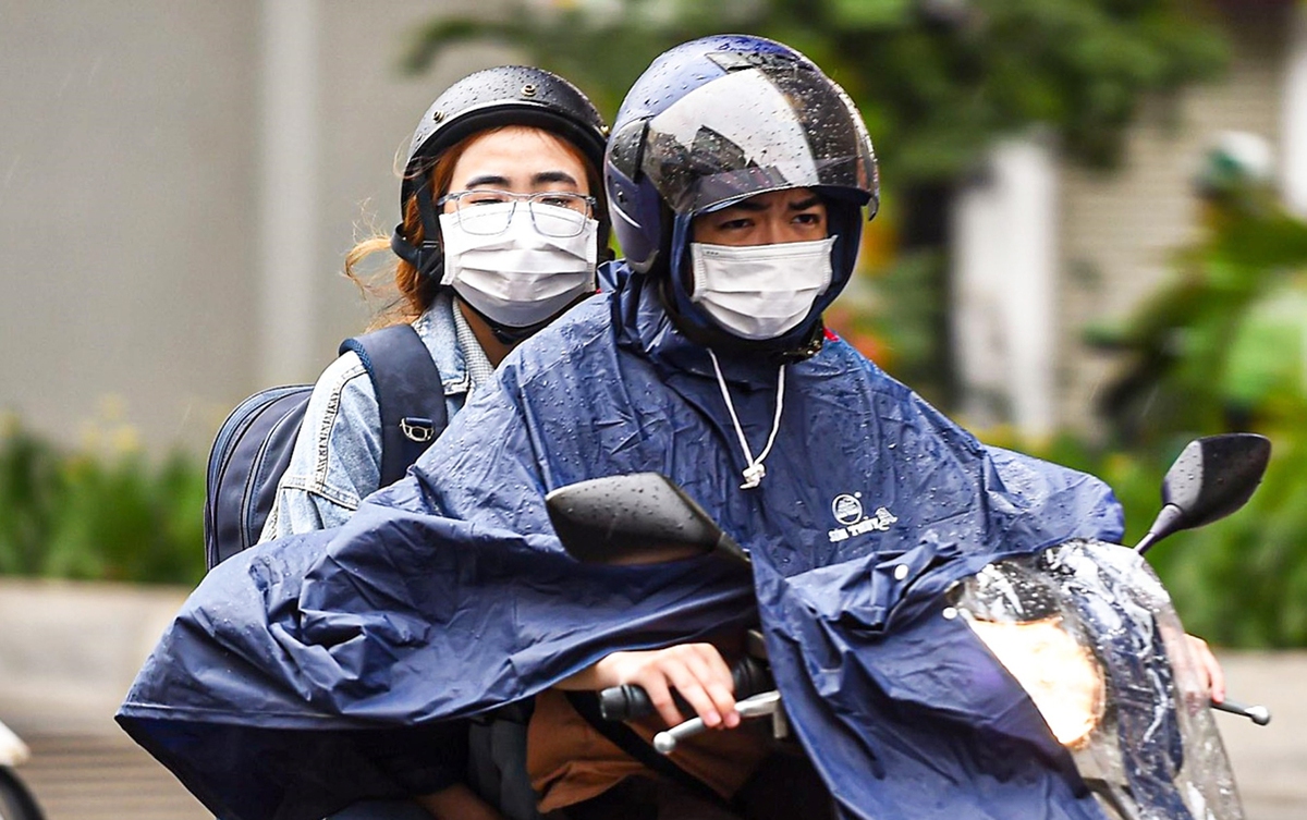 Dự báo thời tiết ngày 27/4: Miền Bắc mưa dông, miền Nam nắng nóng