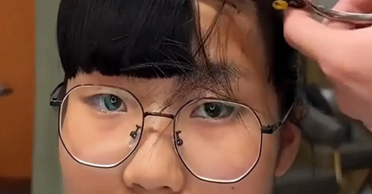 Bức ảnh khiến ai xem cũng ngán ngẩm: Năm 2026 rồi mà vẫn dạy con như thời... "trung cổ" thế này!