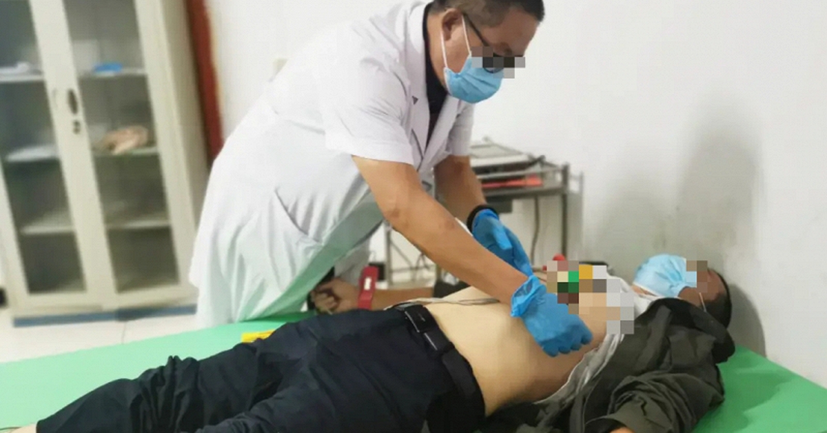 Ai mạnh khỏe hơn giữa người chăm uống nước lọc và người chăm uống trà? Cứ nhìn người đàn ông này là rõ!