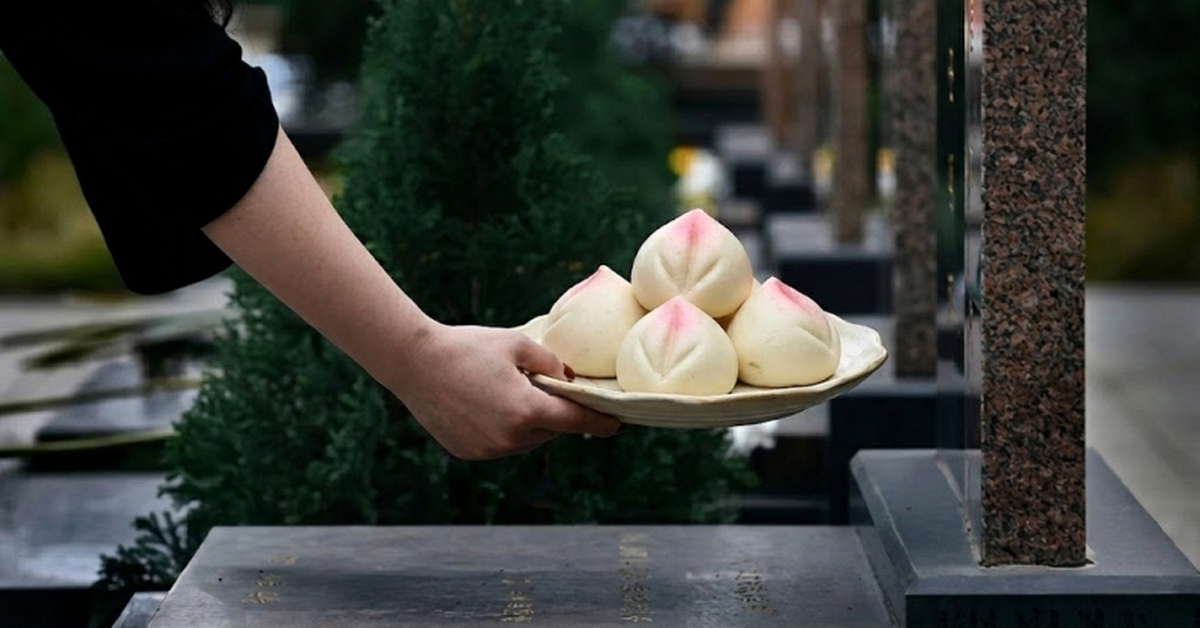 Đi tảo mộ Thanh Minh nhớ kỹ quy tắc "3 quả không mang, 1 vật không cúng" kẻo tổ tiên quở trách, gia đạo bất an