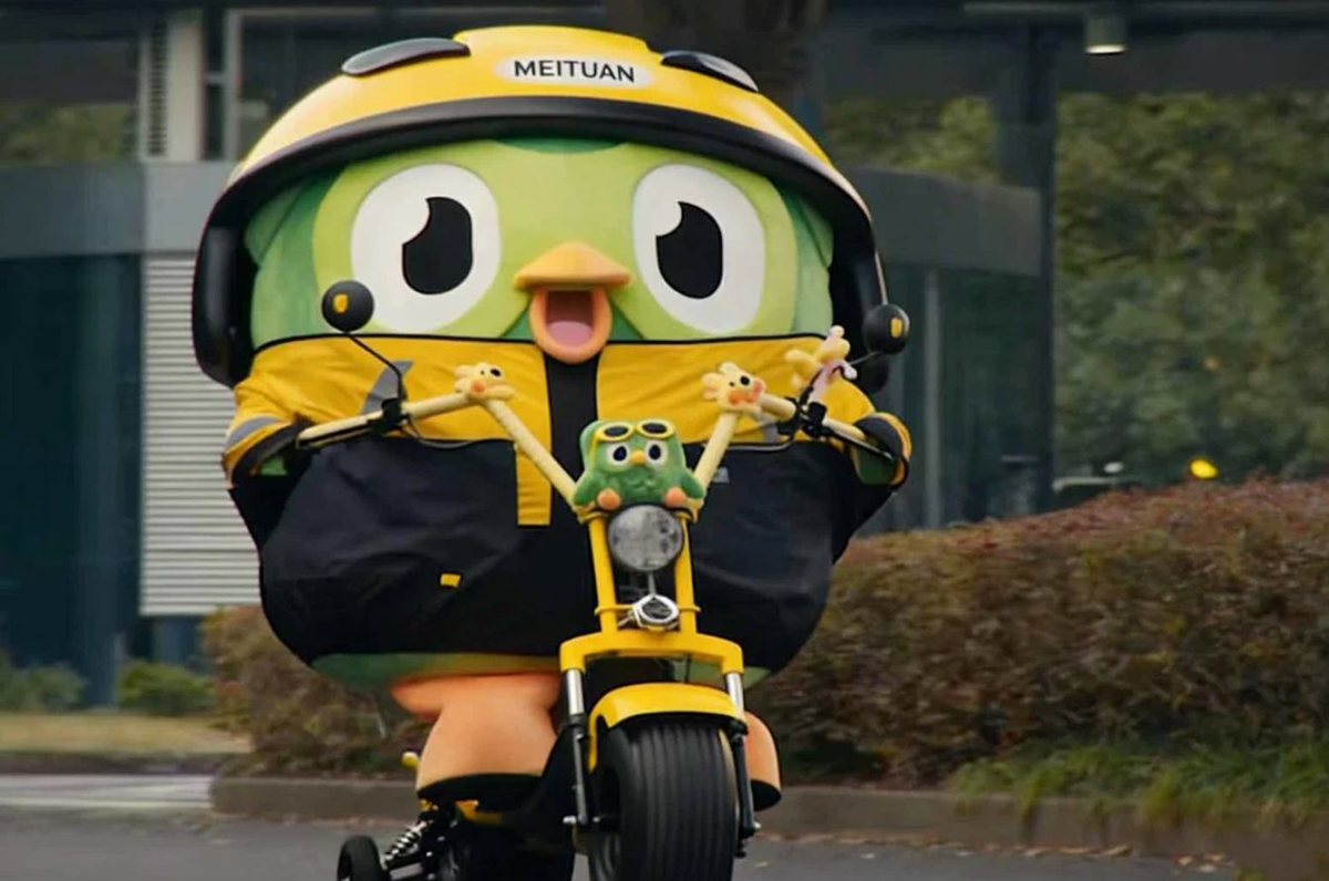 Linh vật của Duolingo bất ngờ "từ chức", chuyển sang làm nhân viên 1 app giao hàng: Chuyện gì đây?