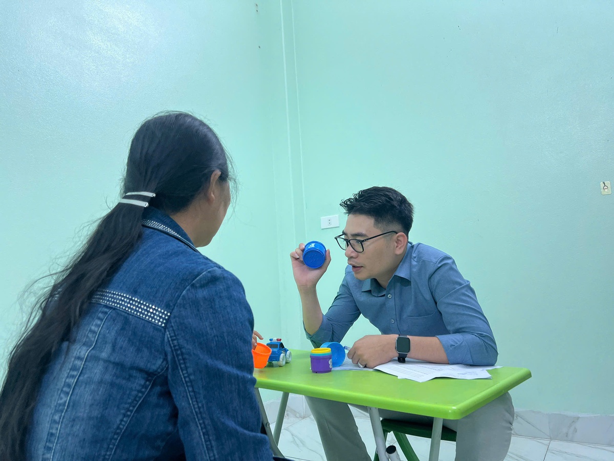 Không ép con thay đổi, bố mẹ làm điều ngược lại khiến chuyên gia tâm lý phải khen ngợi