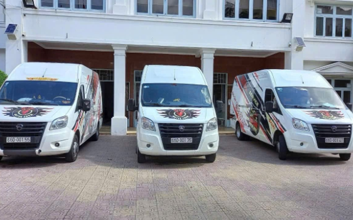 Chủ gara tín nhiệm tải van GAZ để "cân" siêu mô tô