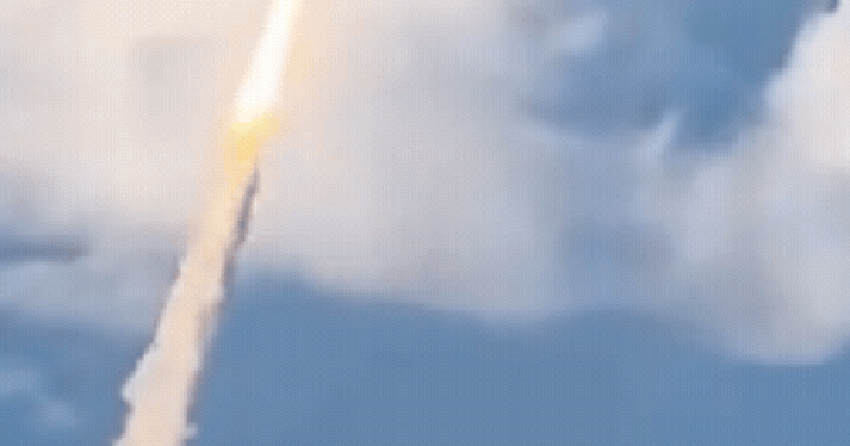 Ngoài cửa sổ máy bay là lịch sử: Hành khách vô tình bắt gặp cảnh tên lửa đưa con người lên Mặt trăng sau 54 năm