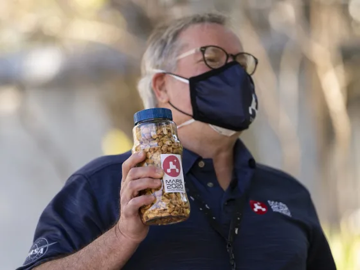 "Hạt đậu may mắn": Biểu tượng niềm tin kỳ lạ tại NASA