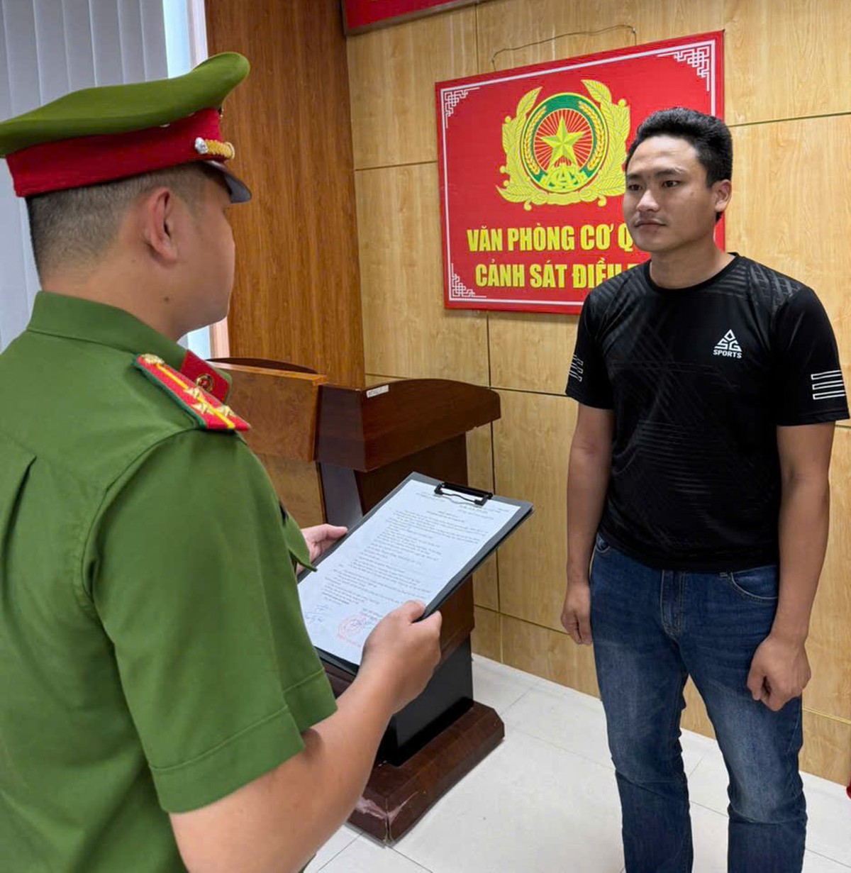 Thi hành bắt tạm giam chủ xe ô tô Ford Lương Thành Lập