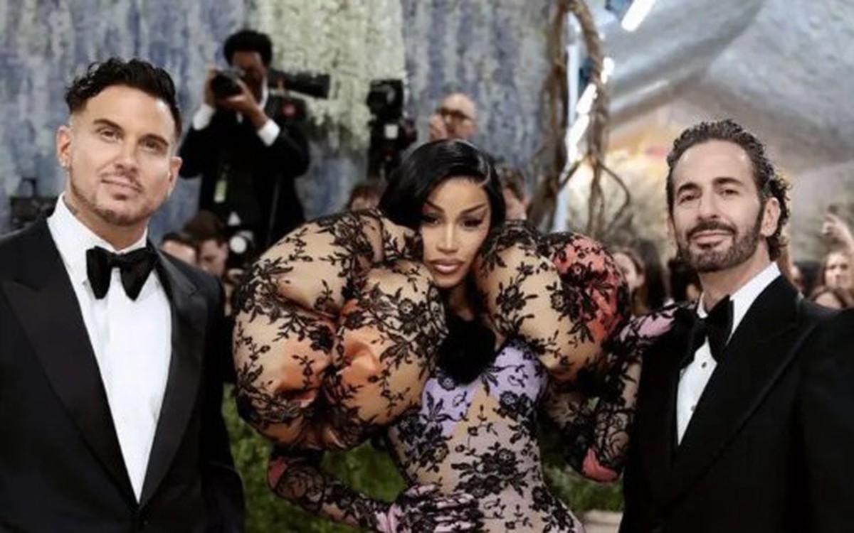 Marc Jacobs: Từ thuở hàn vi đan áo len kiếm sống đến "ông hoàng" thời trang phía sau các nàng thơ ở Met Gala