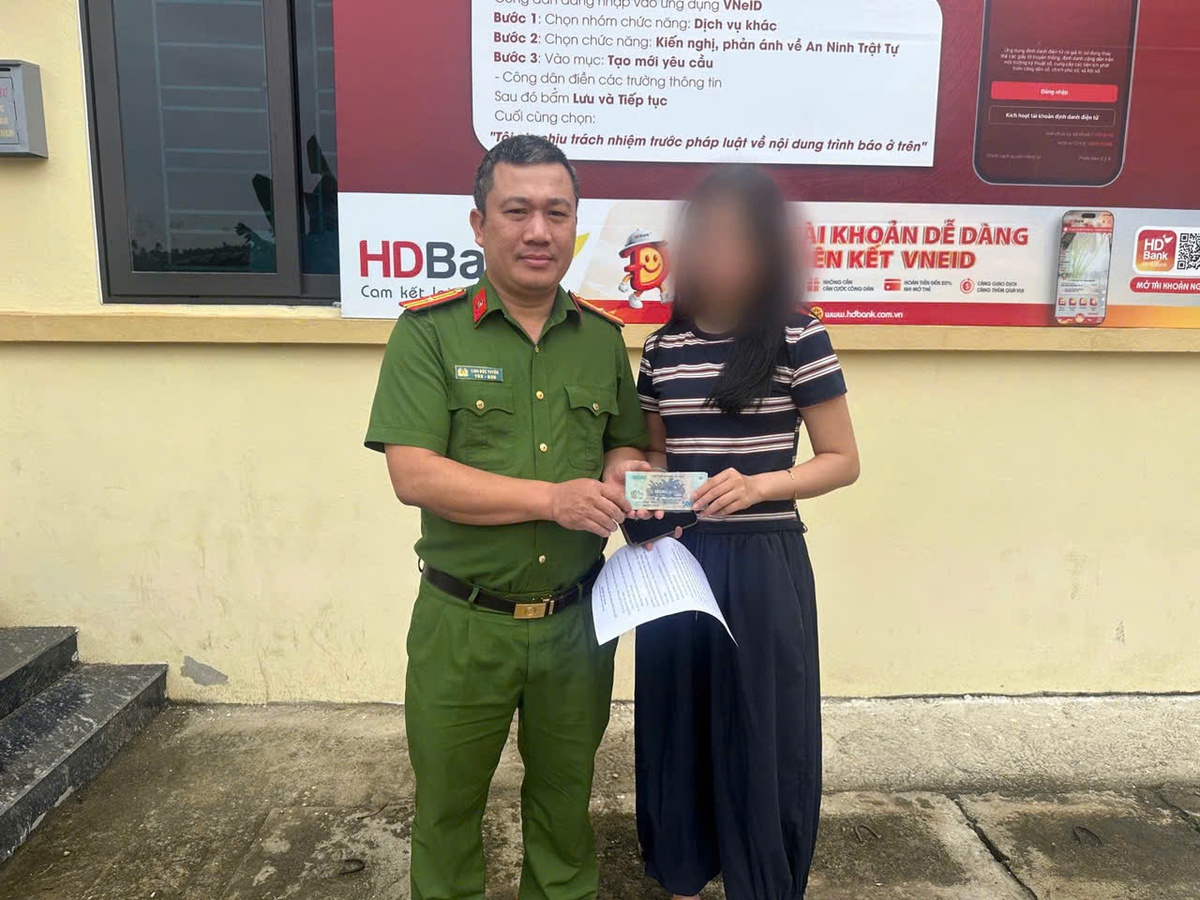 Người quen liên tục nhờ chuyển tiền qua HD Bank, VP Bank, cô gái sinh năm 2000 lập tức báo Công an, "chặn đứt" đường dây tội phạm
