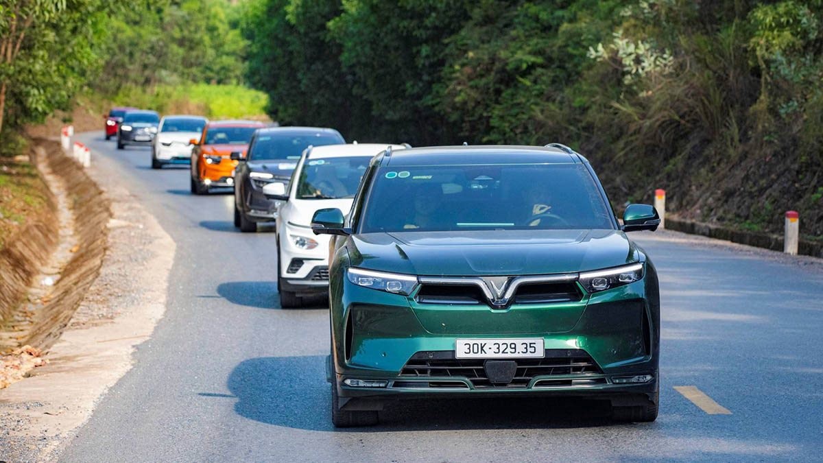 Bán xe "mát tay" như tỷ phú Phạm Nhật Vượng: Mỗi ngày người Việt mua hơn 800 xe VinFast, Limo Green thành "ngôi sao" mới