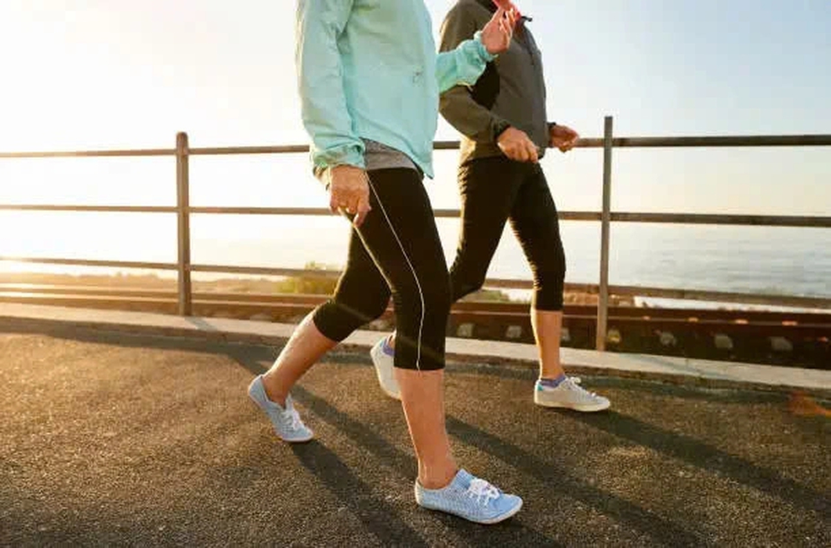 Bác sĩ gia đình tiết lộ cách đi bộ đốt mỡ bụng hiệu quả tới bất ngờ