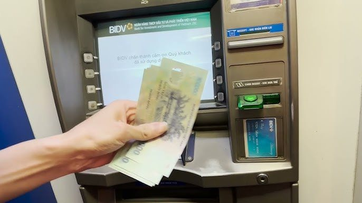 Vietcombank, BIDV, Techcombank,... sẽ thu phí chuyển khoản trong những trường hợp sau