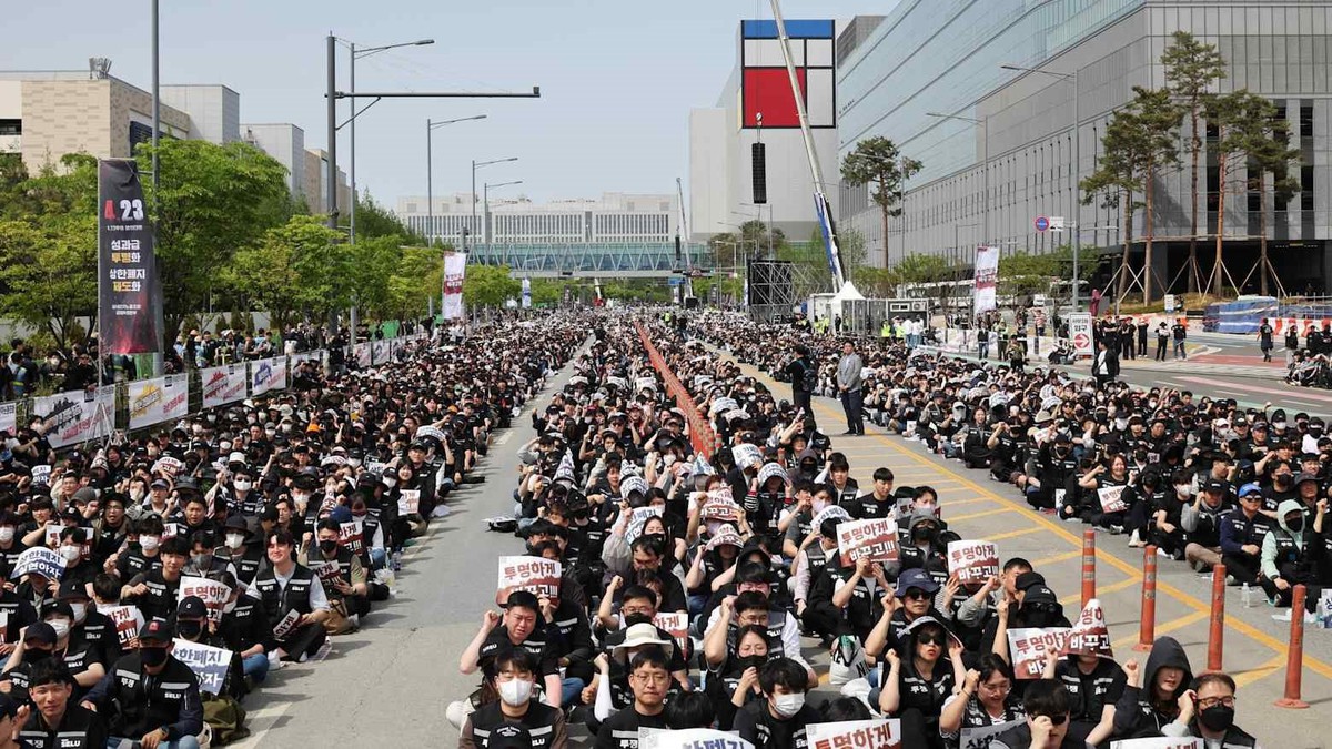 40.000 nhân viên Samsung sắp ngừng việc tập thể...