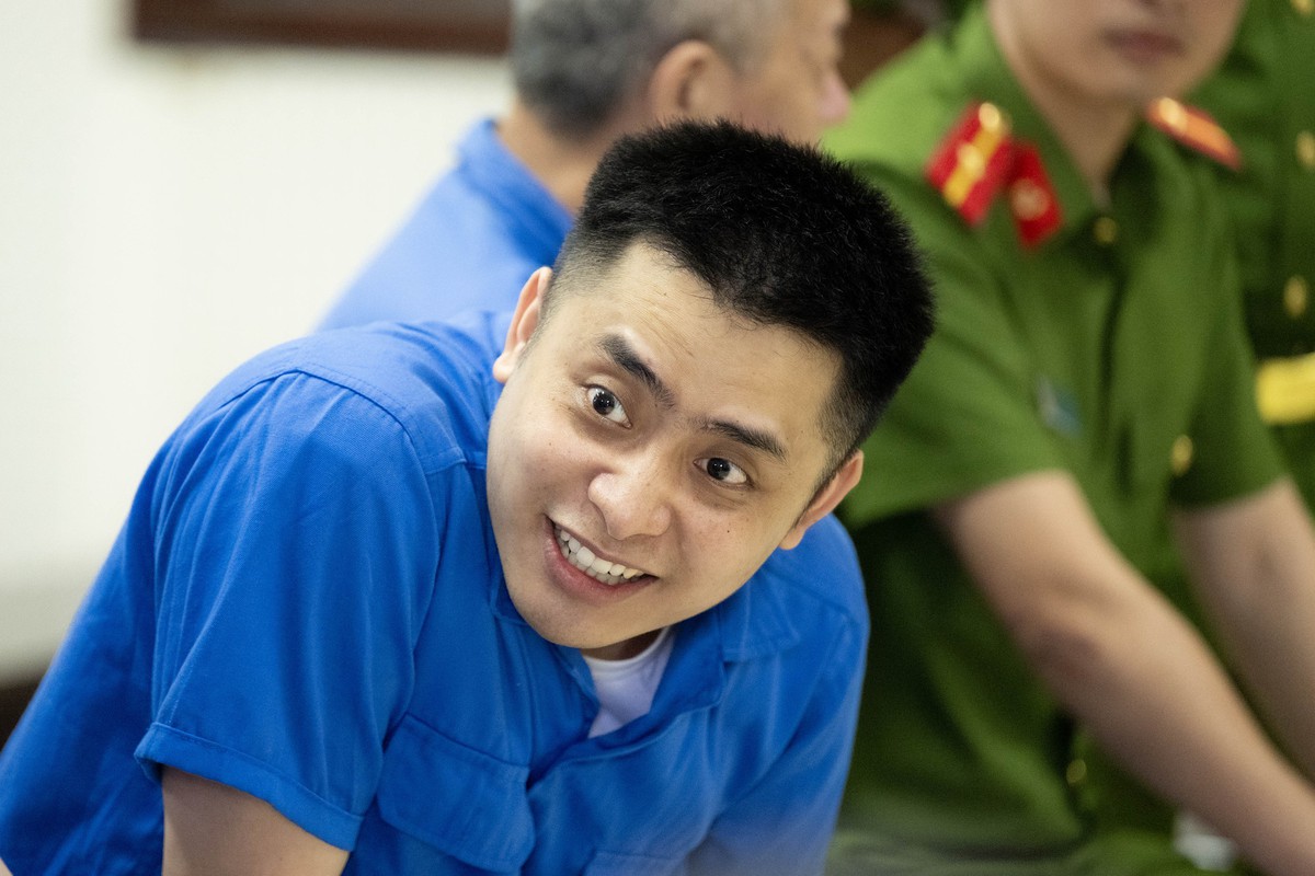 Phẫn nộ với nụ cười máu lạnh của trùm ma túy Bùi Đình Khánh trong phiên tòa ở Quảng Ninh