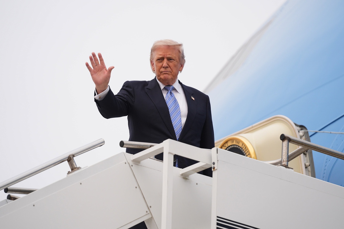 Tổng thống Trump đạt "thỏa thuận thương mại tuy...