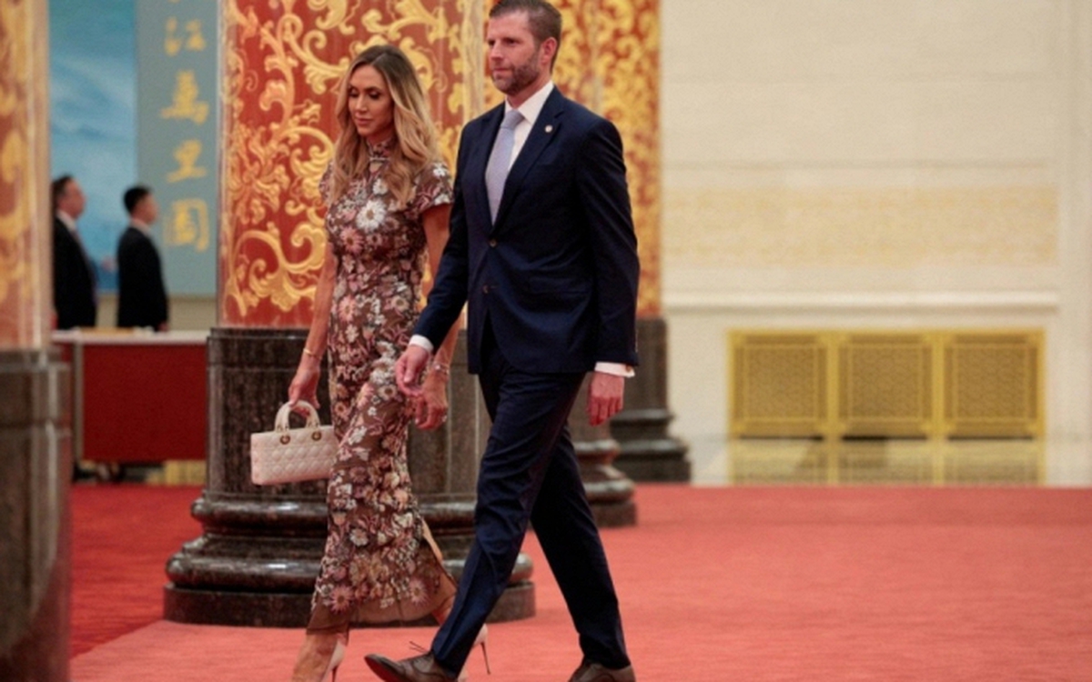 Con dâu ông Trump "gây sốt" khi trang phục sườn xám