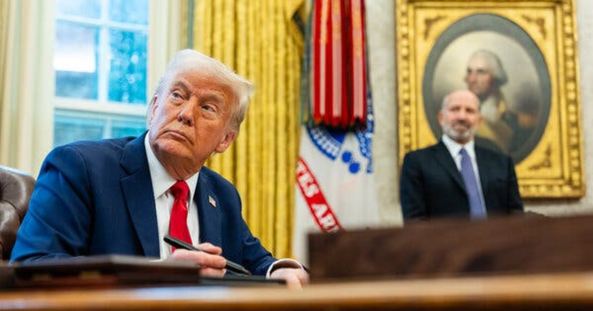 Phố Wall kinh ngạc trước lượng giao dịch chứng khoán từ tài khoản của ông Trump trong 3 tháng qua: ‘Con số thật điên rồ’