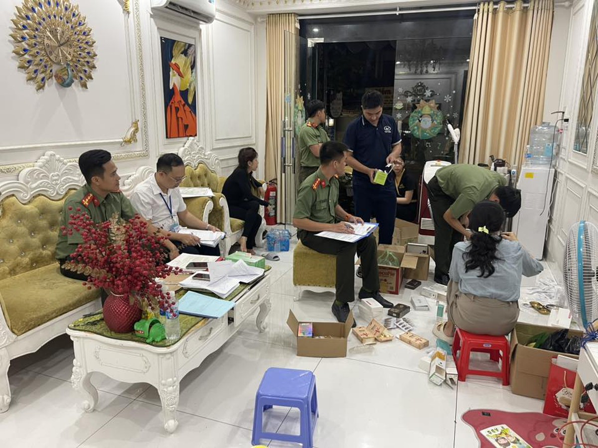 Kinh hoàng cảnh tượng bên trong cơ sở thẩm mỹ không phép tự cắt mí, tiêm filler, ai từng là khách hàng cần trình báo ngay