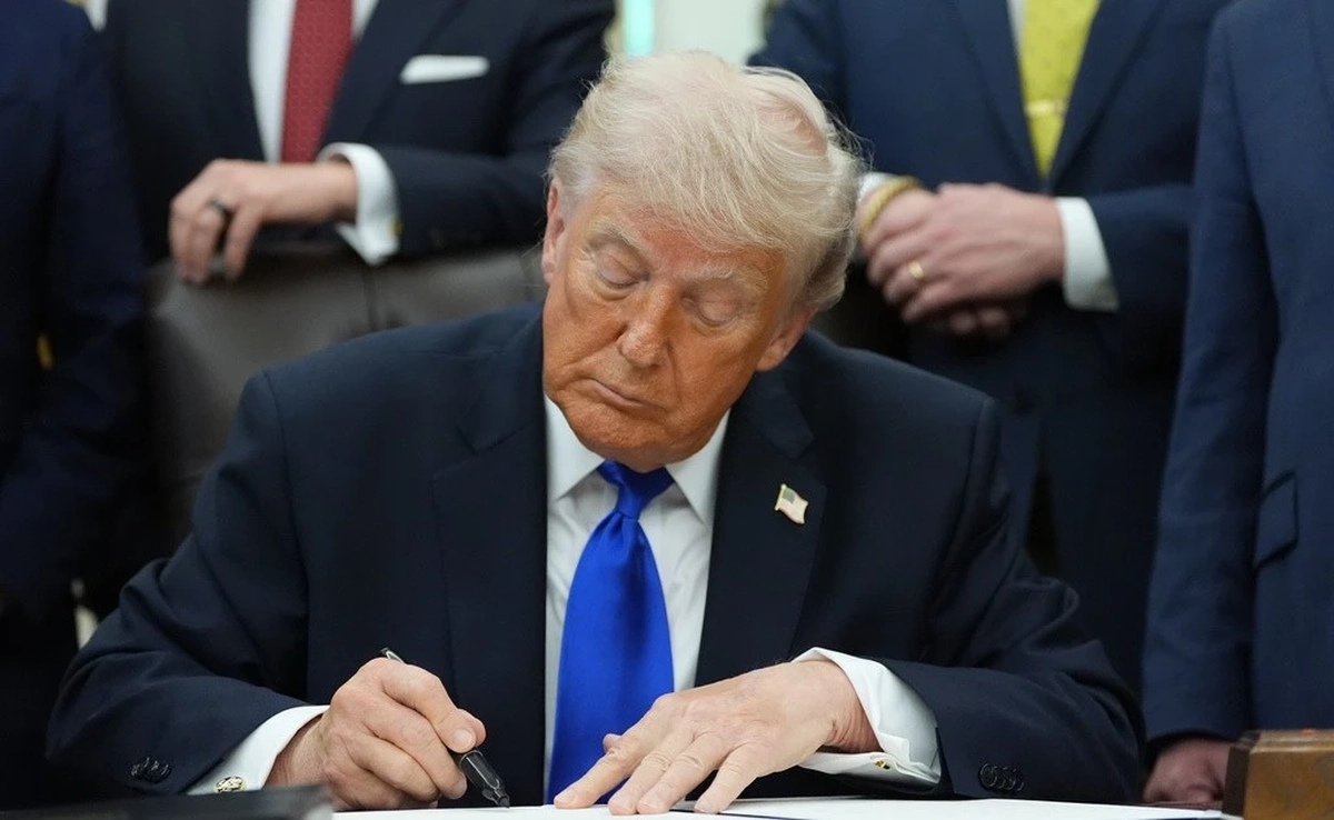 Tổng thống Mỹ Trump bất ngờ áp thuế 25% với xe hơi và xe tải từ Liên minh châu Âu