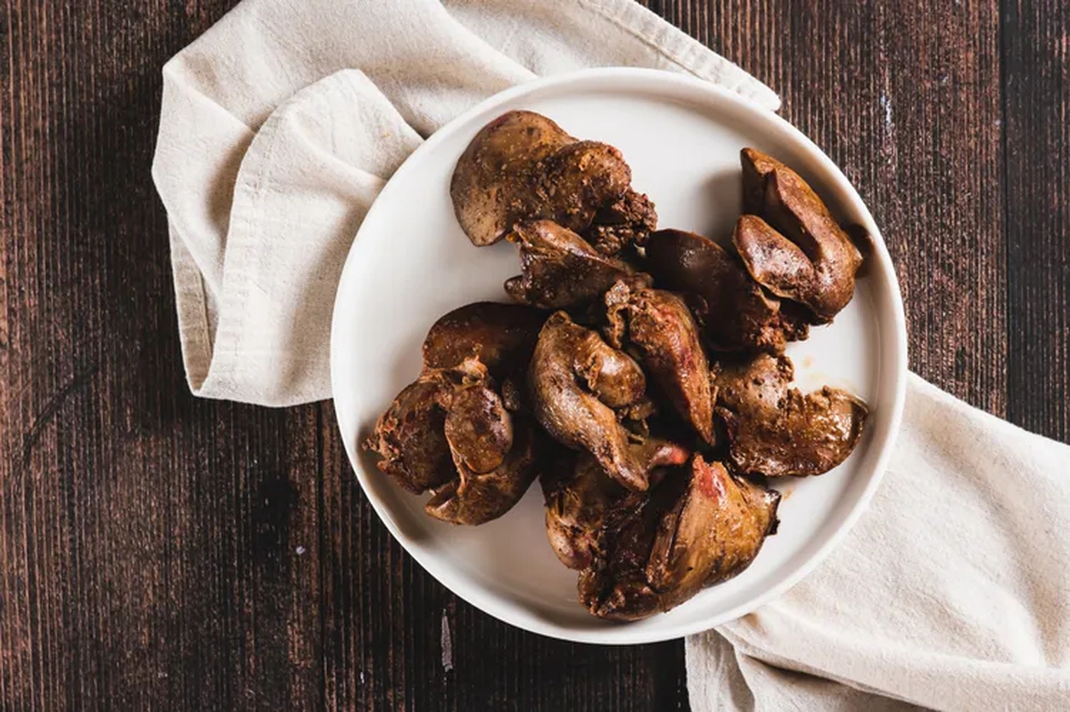 1 bộ phận của gà nhiều cholesterol gấp gần 5 lần mỡ lợn: Thích tới mấy cũng phải hạn chế
