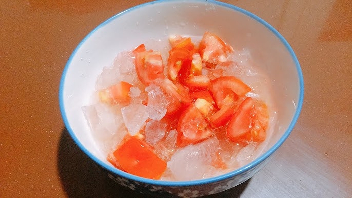 Người phụ nữ rất mê ăn cà chua với 1 loại gia vị, 3 tháng sau đi khám bác sĩ ngạc nhiên: "Cô đã ăn gì vậy?"