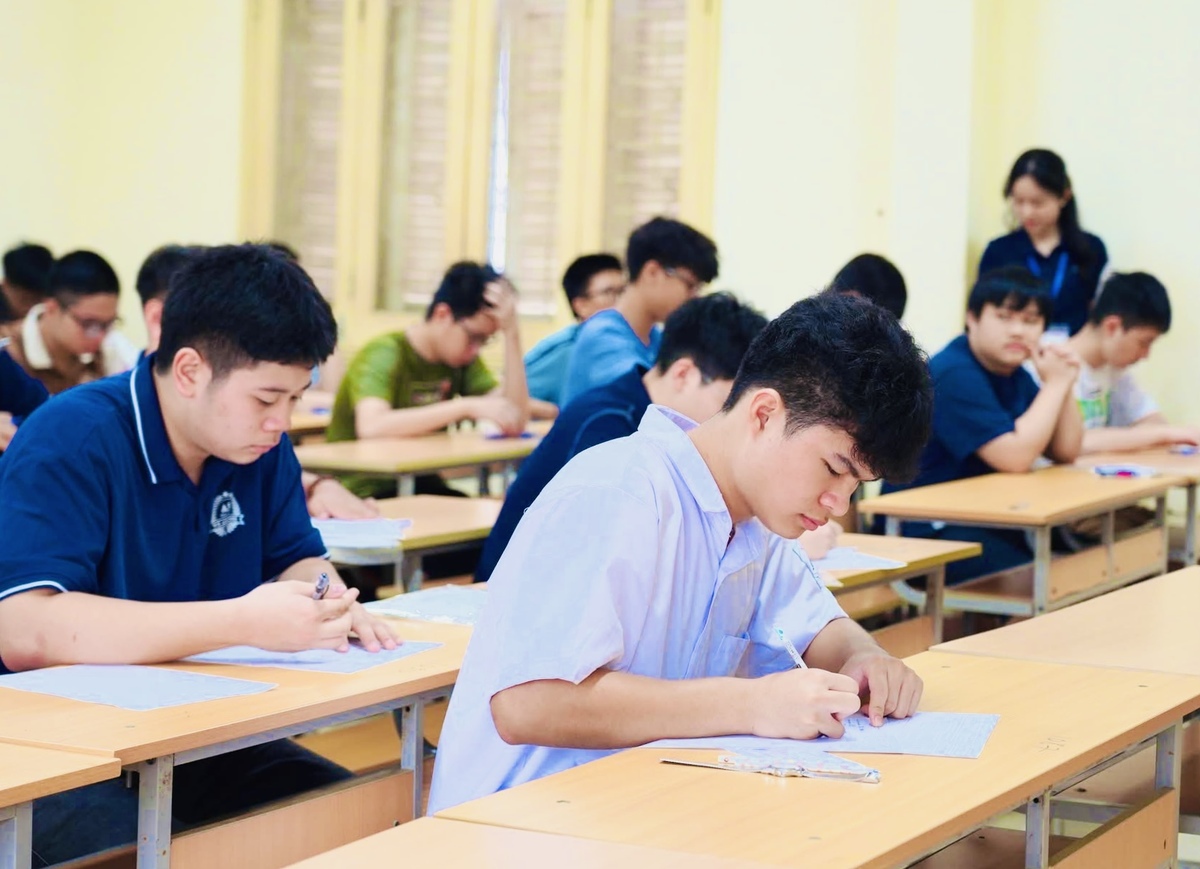 Đề Văn lớp 10 trường chuyên gây tranh cãi, chuyên gia chỉ ra điểm bất hợp lý