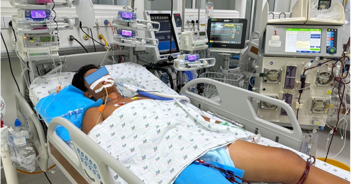 Đá bóng dưới nắng nóng, nam sinh 15 tuổi bị sốc nhiệt, suy gan thận