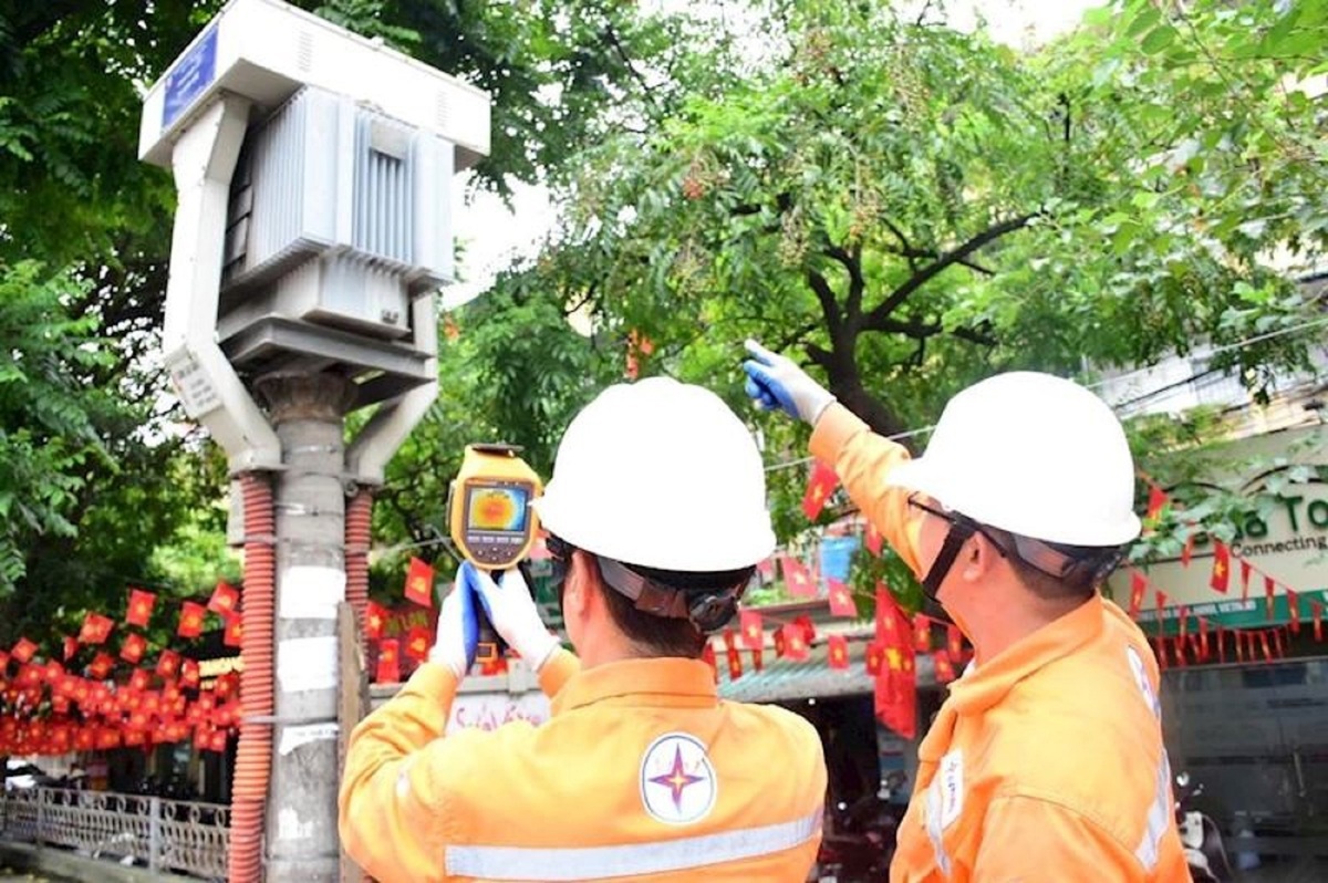 Nhiều nơi ở Hà Nội mất điện giữa nắng nóng đỉnh điểm, EVN nói gì?