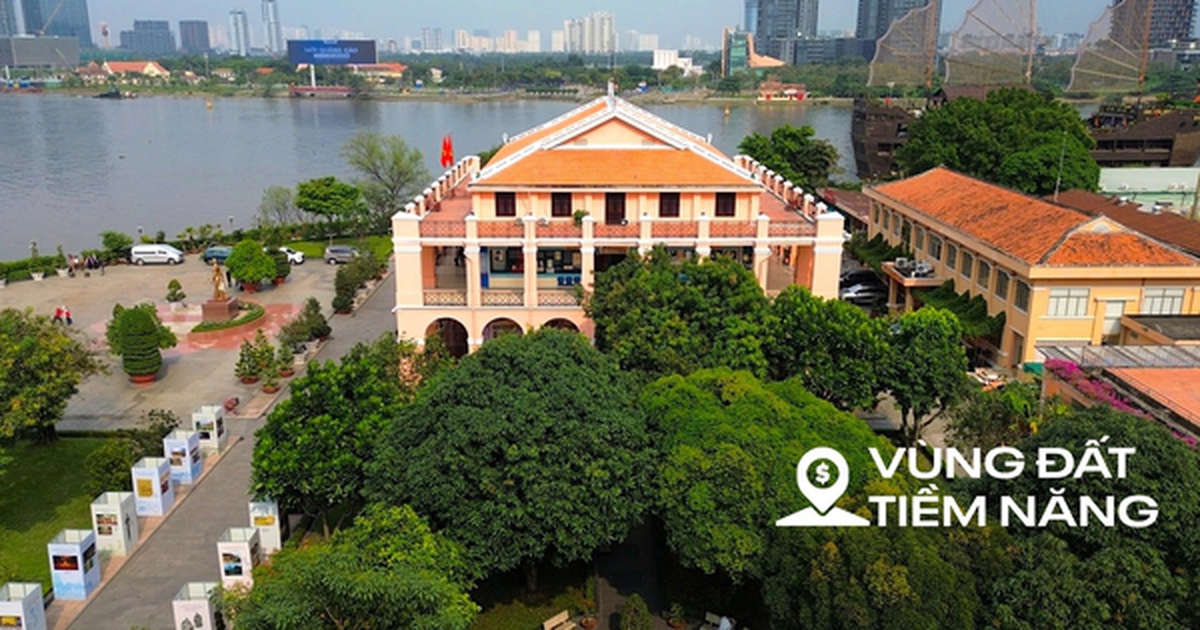 Toàn cảnh bến cảng trăm tuổi, nằm ở trung tâm T...