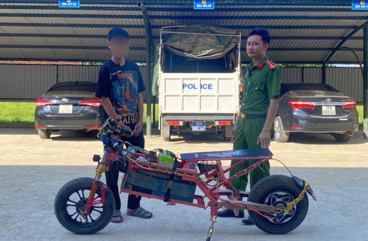 Học sinh lớp 9 tự chế “siêu xe điện”, NẰM LÁI với tốc độ lên tới 100 km/h