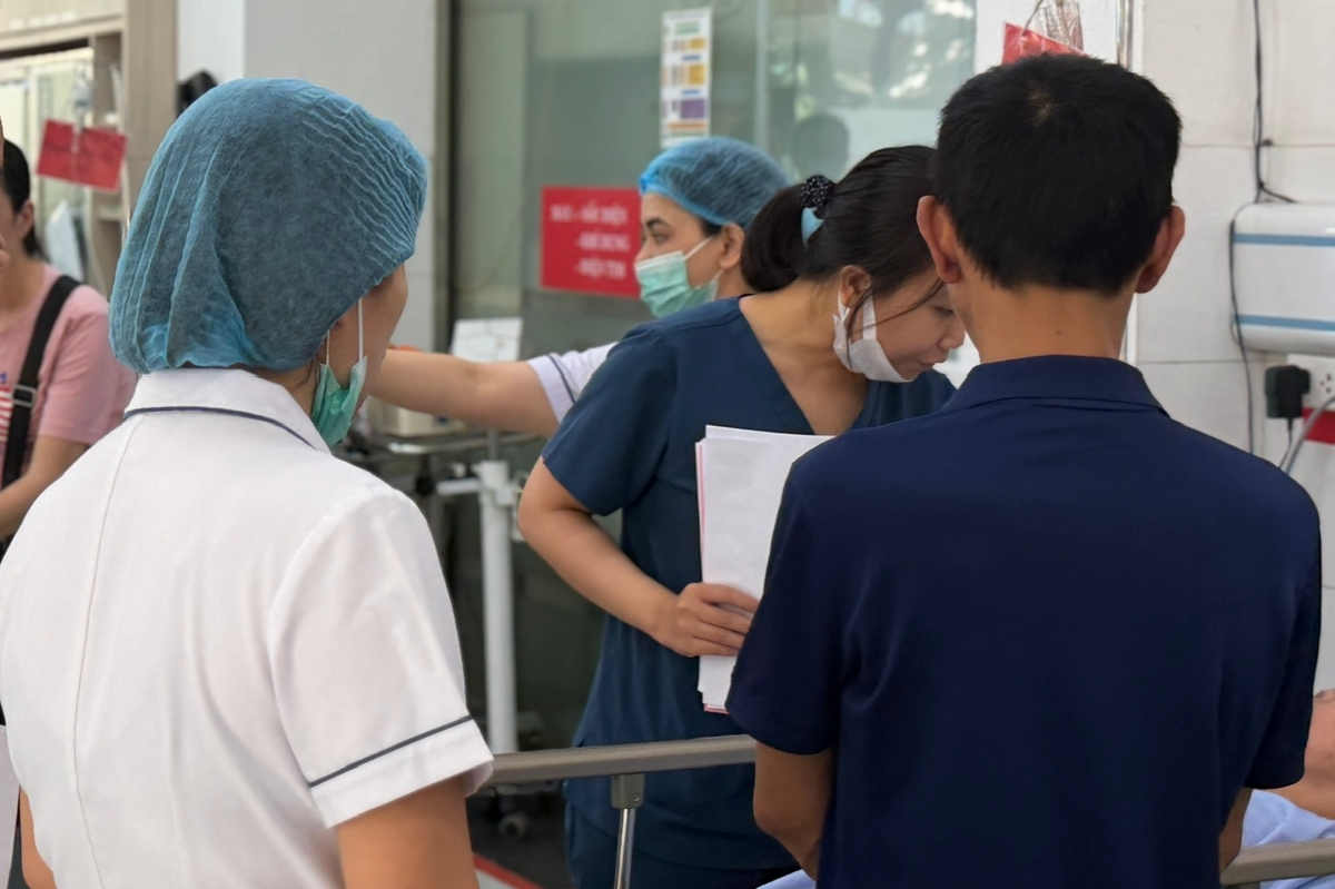 Nắng nóng "vắt kiệt sức", nhiều người nhập viện vì rối loạn tâm thần
