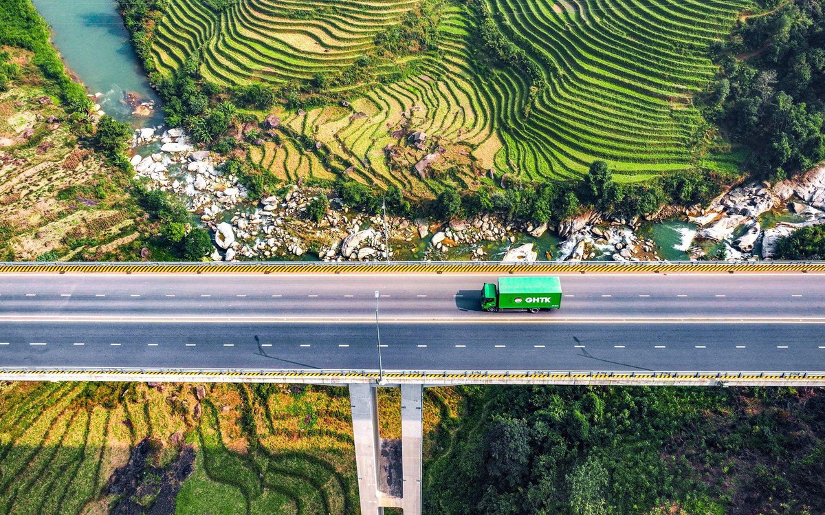 Giao hàng điện tử mùa nắng: Đa kho trung chuyển để đáp ứng nhu cầu