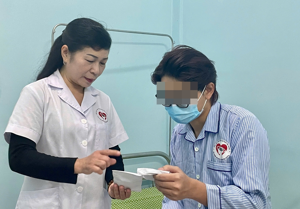 Kiệt sức tuổi 30: Đêm uống thuốc ngủ, ngày gồng mình vì KPI