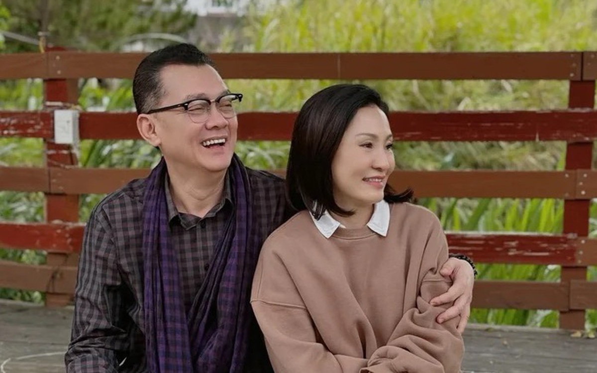 "Bạch nguyệt quang" đời đầu của màn ảnh Việt, U70 vẫn được "tình đầu" tình tứ dắt tay đi chùa