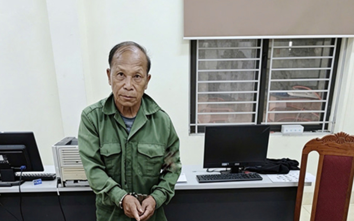 Bắt khẩn cấp cụ ông 73 tuổi, thu giữ 4 khẩu súng, 1 ống kính ngắm bắn cùng 560 viên đạn và nhiều tang vật khác