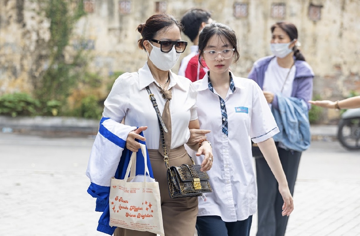 Sĩ tử Hà Nội bước vào môn thi cuối cùng kỳ thi lớp 10 năm 2026