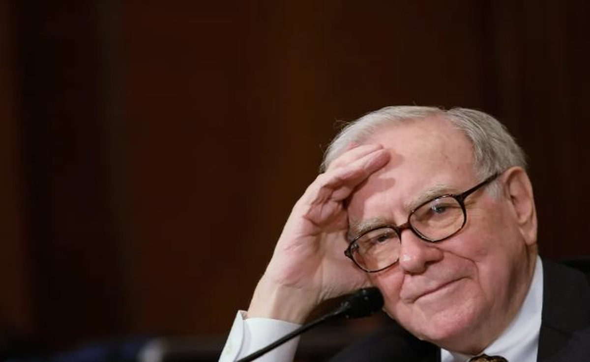 Warren Buffett ôm gần 400 tỷ USD tiền mặt, chê ...