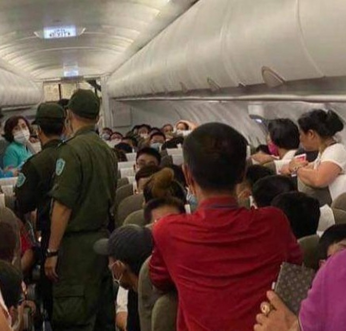 Hành khách bị yêu cầu rời khỏi máy bay, phạt 8,5 triệu vì một hành động