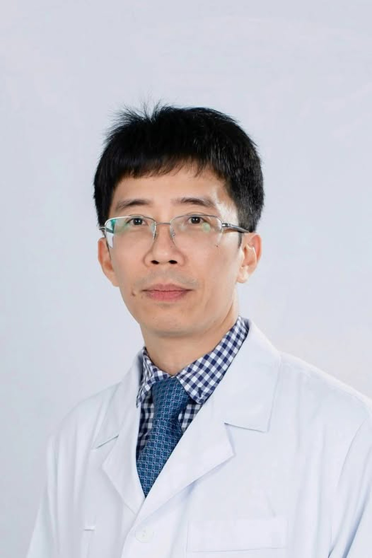 Giáo sư HOT nhất MXH cứu người trên máy bay: Là...