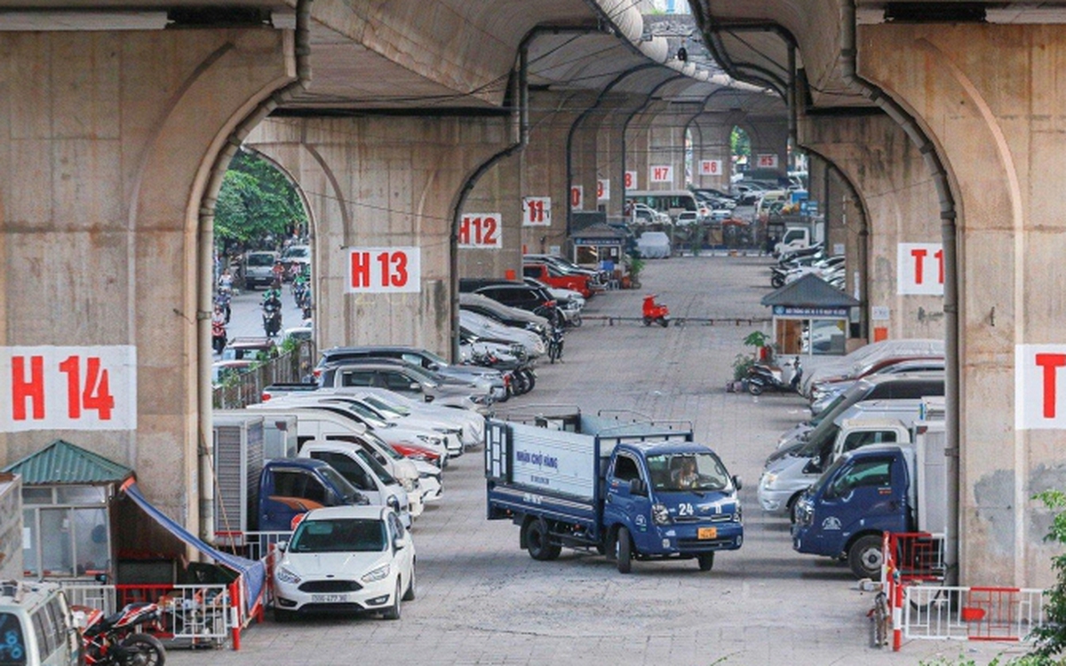 Hà Nội dự kiến tăng gấp đôi phí vỉa hè trông gi...