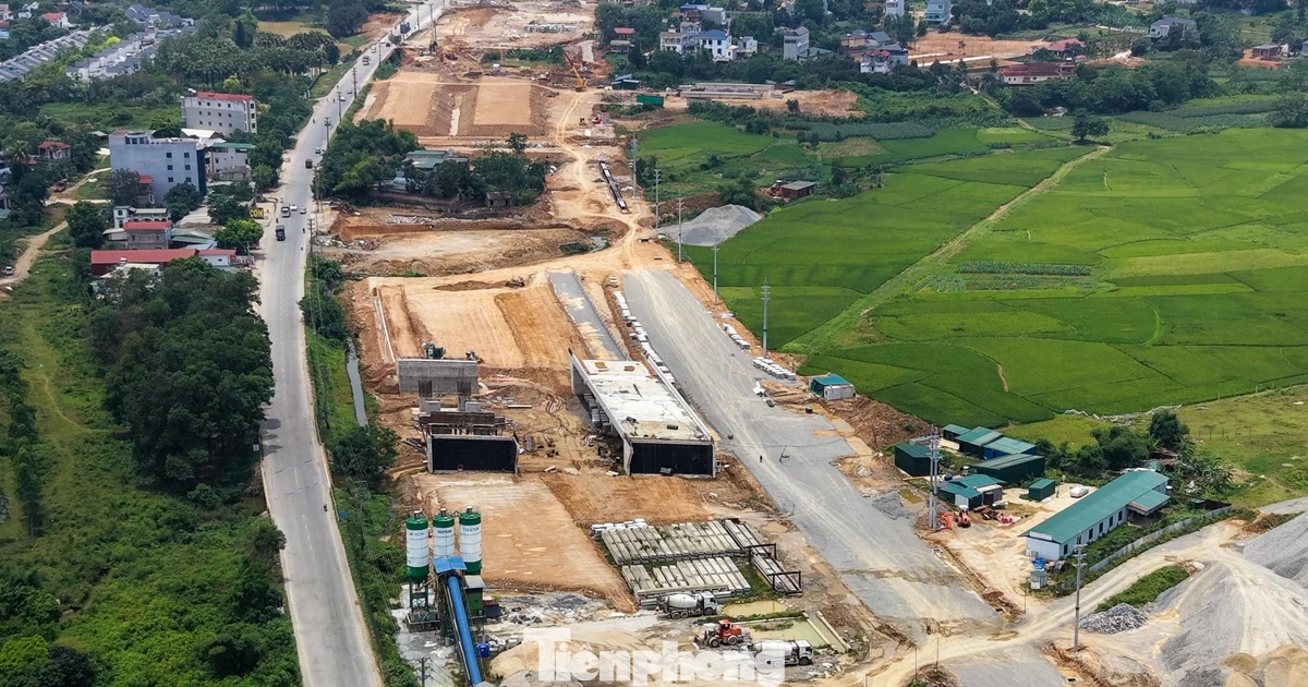 Cảnh công trường thi công tuyến đường nghìn tỷ nối Đại lộ Thăng Long với Hòa Bình