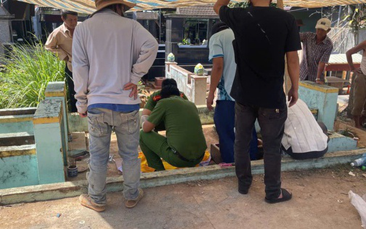 Đắk Lắk: Bé gái sơ sinh bị bỏ lại nhà vệ sinh, mẹ ruột mới 15 tuổi