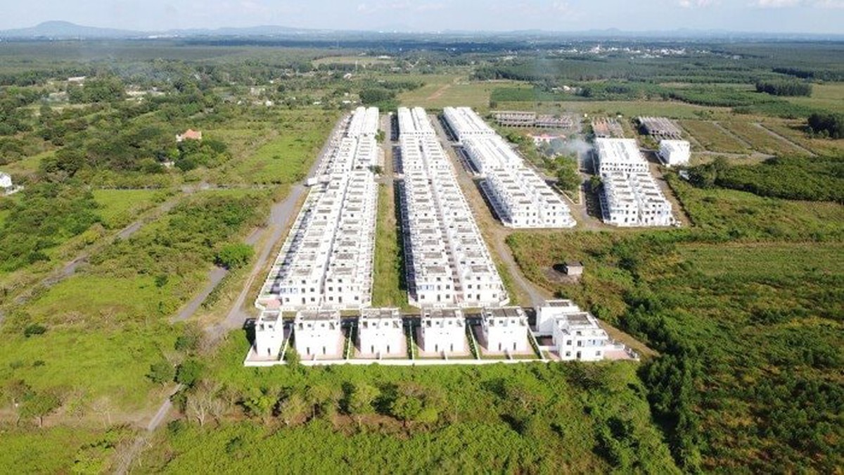 Một doanh nghiệp bất động sản bị Ngân hàng Quân đội phong tỏa gần 1.600 tỷ đồng, nợ quá hạn số tiền lớn tại VPBank và Sacombank